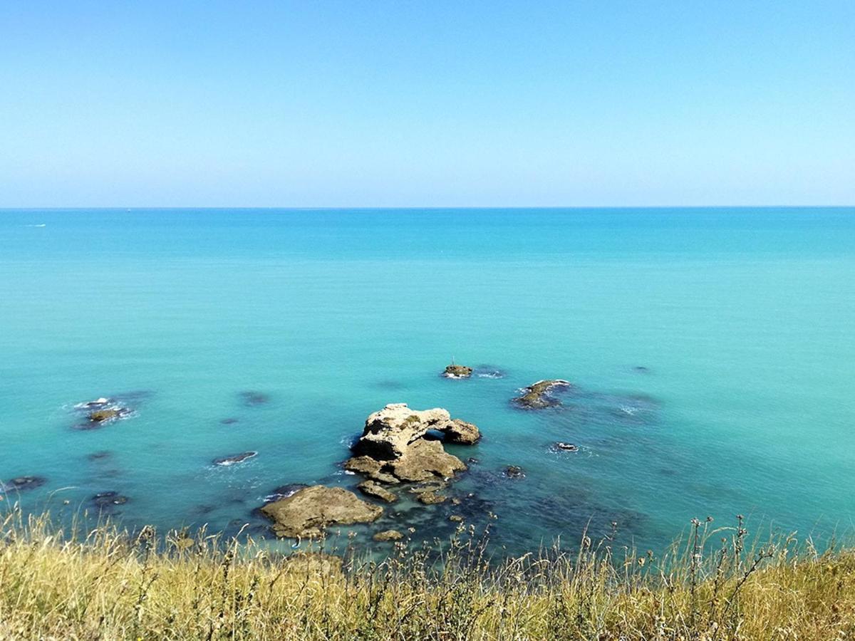 Al Faro Bianco B&B Con Parcheggio Vasto Exterior foto